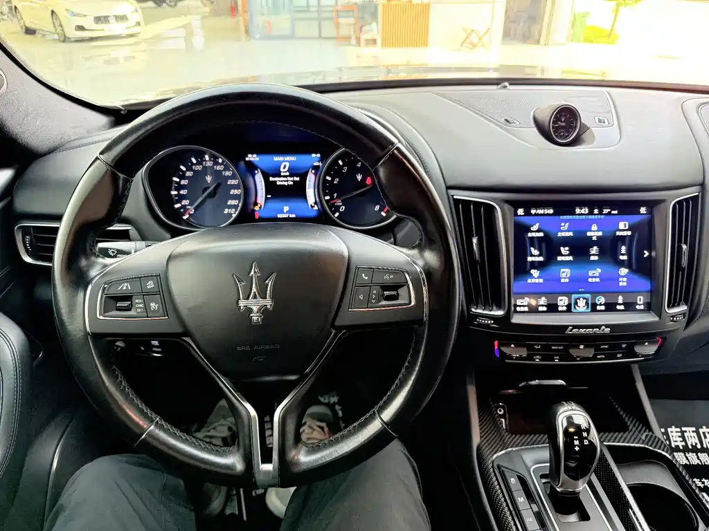 Maserati Levante 2017 — фото 18