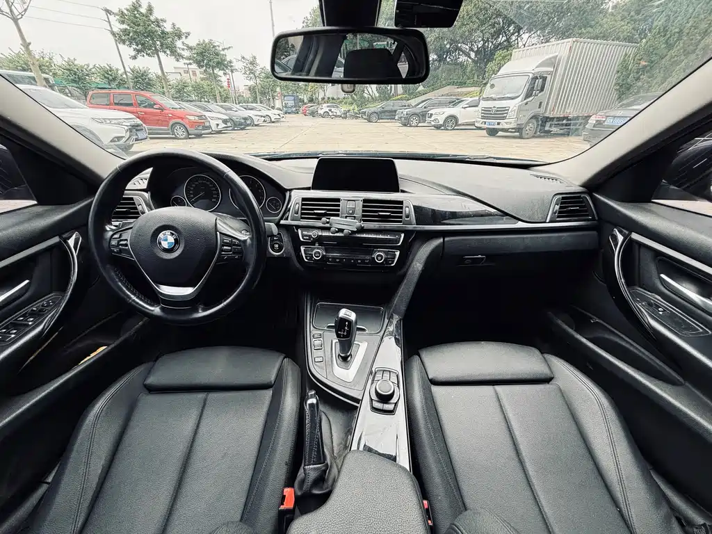 BMW 3 Series 2017 — фото 30