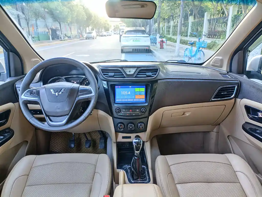 Wuling Hongguang 2015 — фото 28