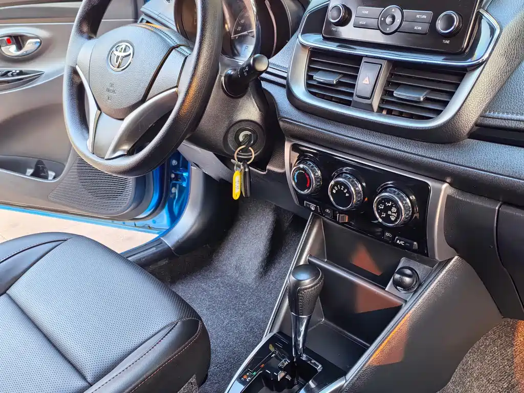 Toyota Yaris L 2020 — фото 9
