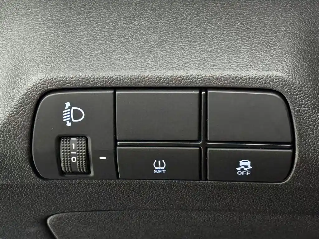 Hyundai Elantra 2023 — фото 8