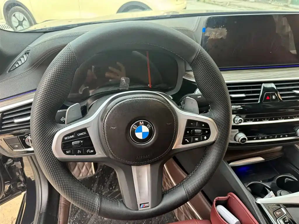 BMW 5 Series 2022 — фото 2