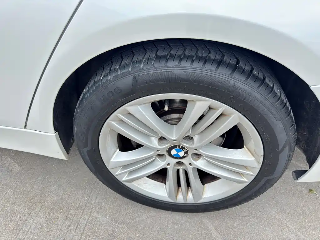 BMW 3 Series 2017 — фото 10
