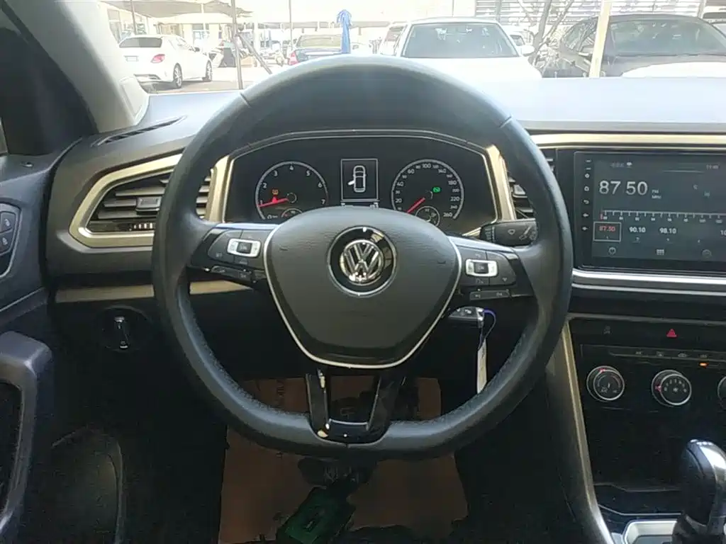 Volkswagen T-Roc 2018 — фото 11