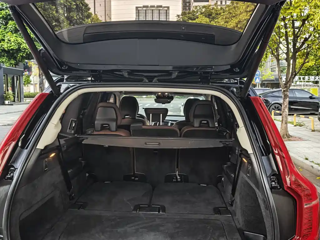 Volvo XC90 2018 — фото 10