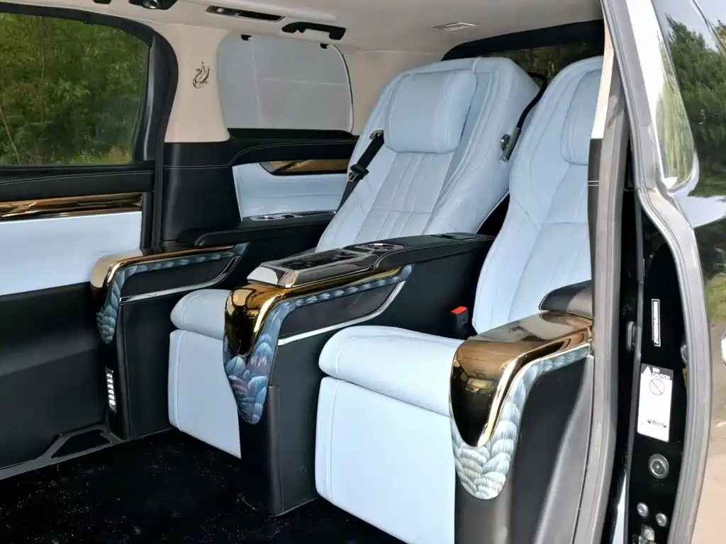 Toyota Alphard 2020 — фото 8