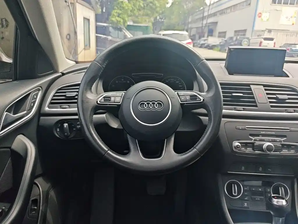 Audi Q3 2016 — фото 11