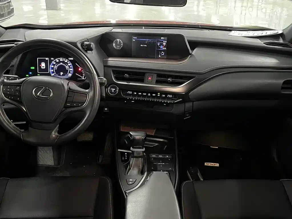 Lexus UX 2020 — фото 11