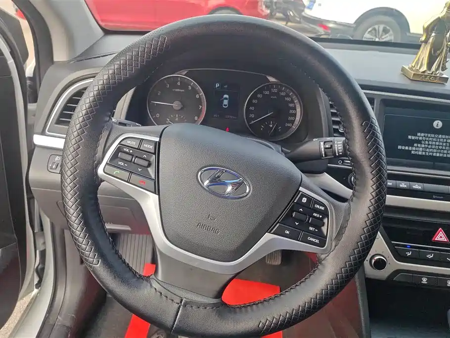 Hyundai Elantra 2019 — фото 15