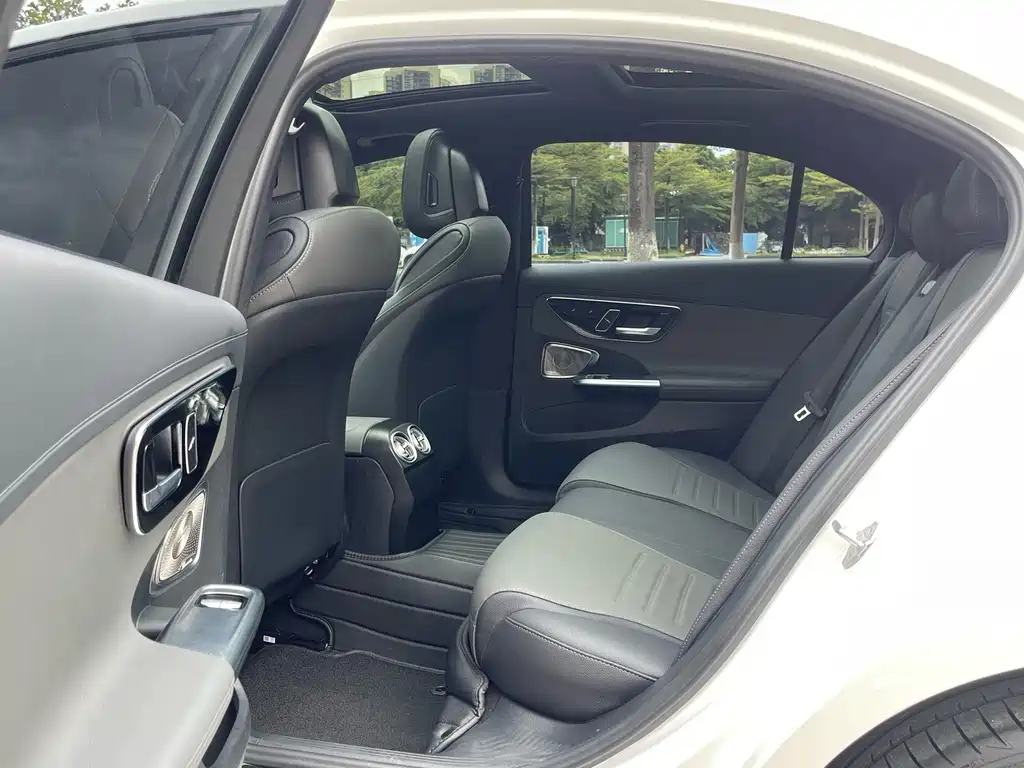 Mercedes-Benz C-Class 2023 — фото 13