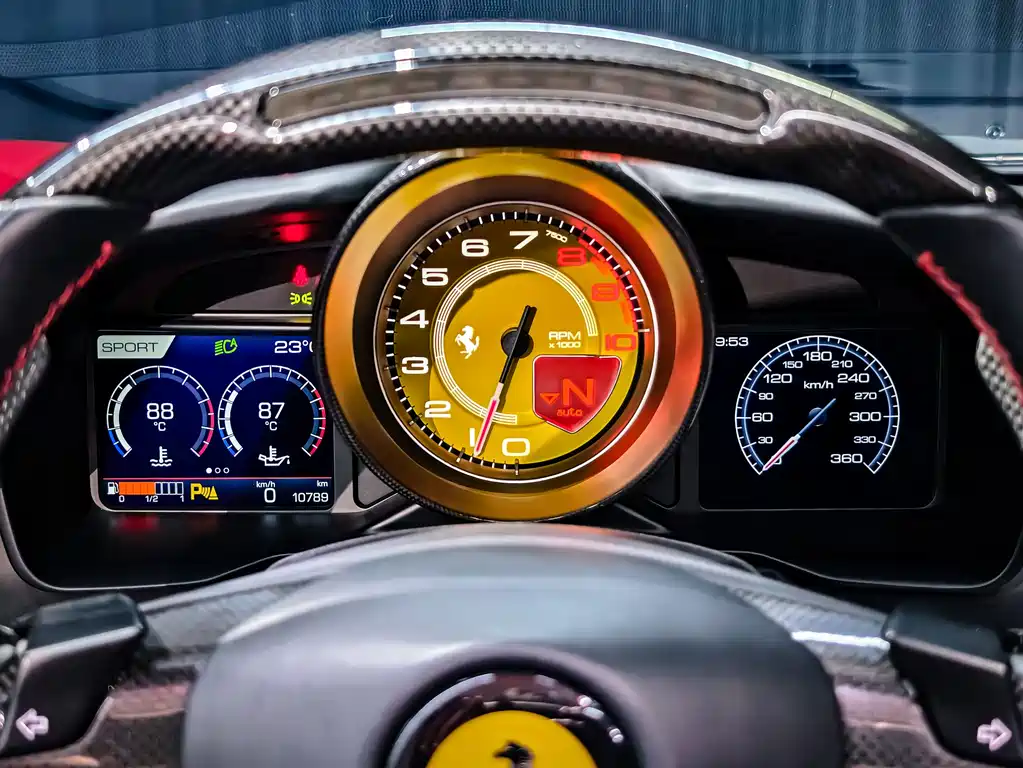 Ferrari F8 2020 — фото 20