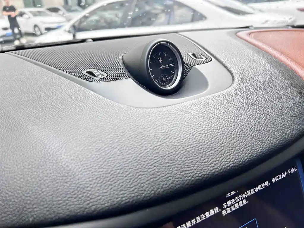 Maserati Levante 2020 — фото 15