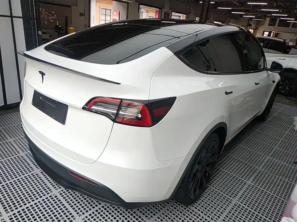 Tesla Model Y 2023 — фото 7