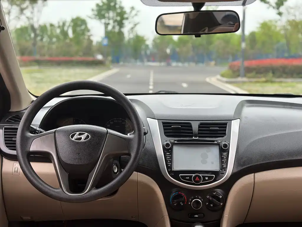 Hyundai Verna 2014 — фото 21