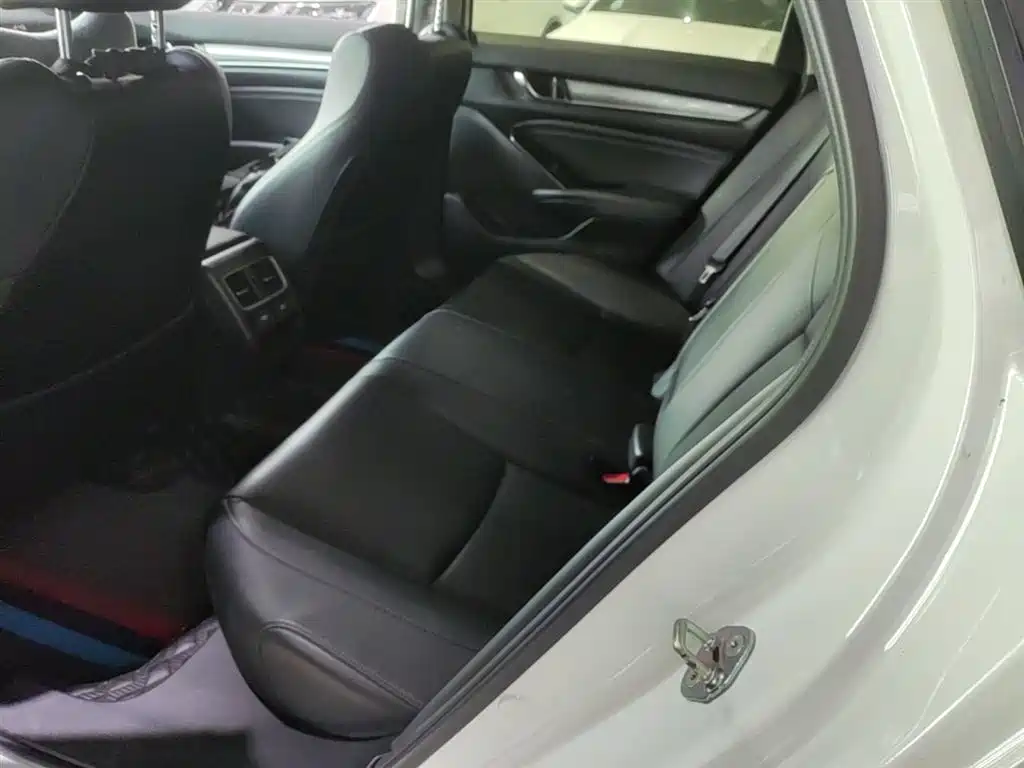Honda Accord 2022 — фото 17