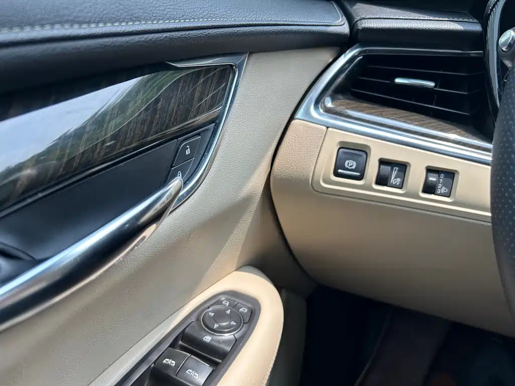 Cadillac XT5 2017 — фото 20