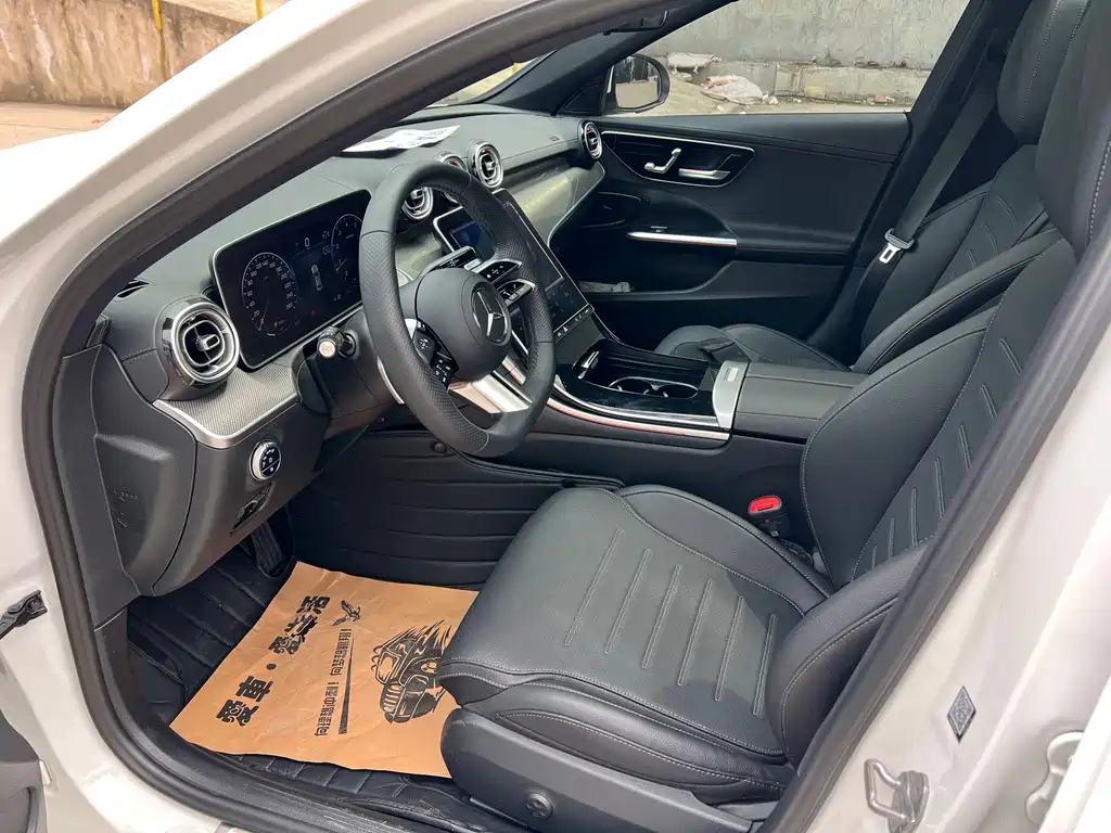 Mercedes-Benz C-Class 2023 — фото 4