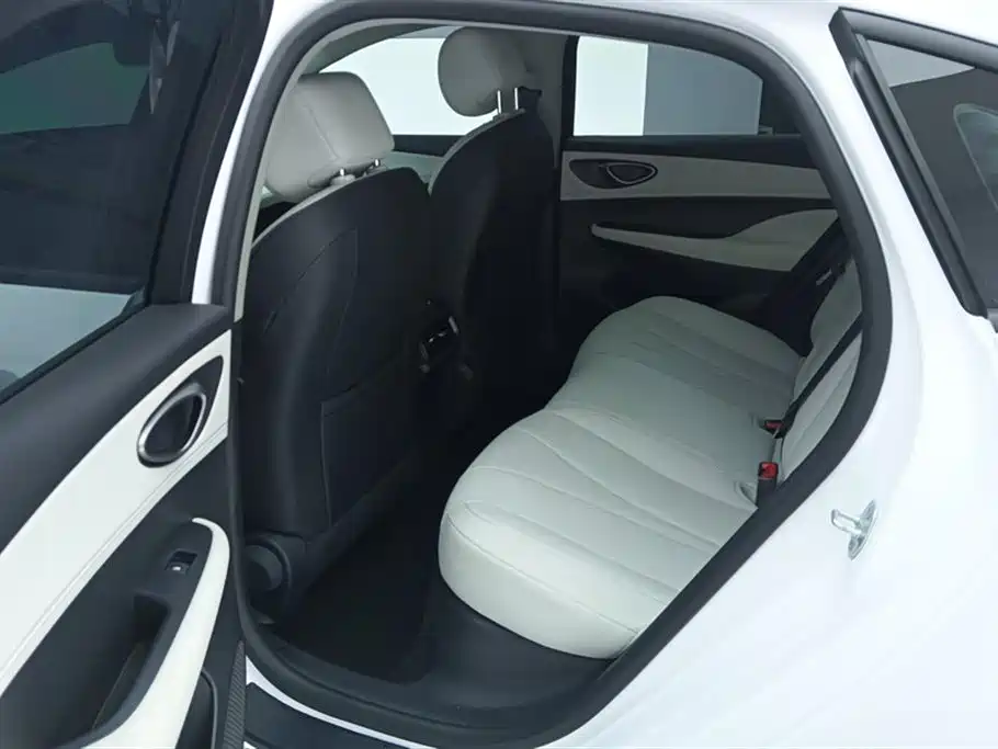 BYD Seal 05 DM-i 2025 — фото 11