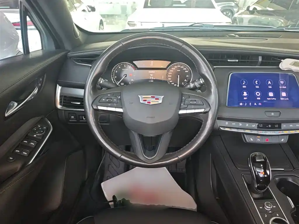 Cadillac XT4 2019 — фото 11