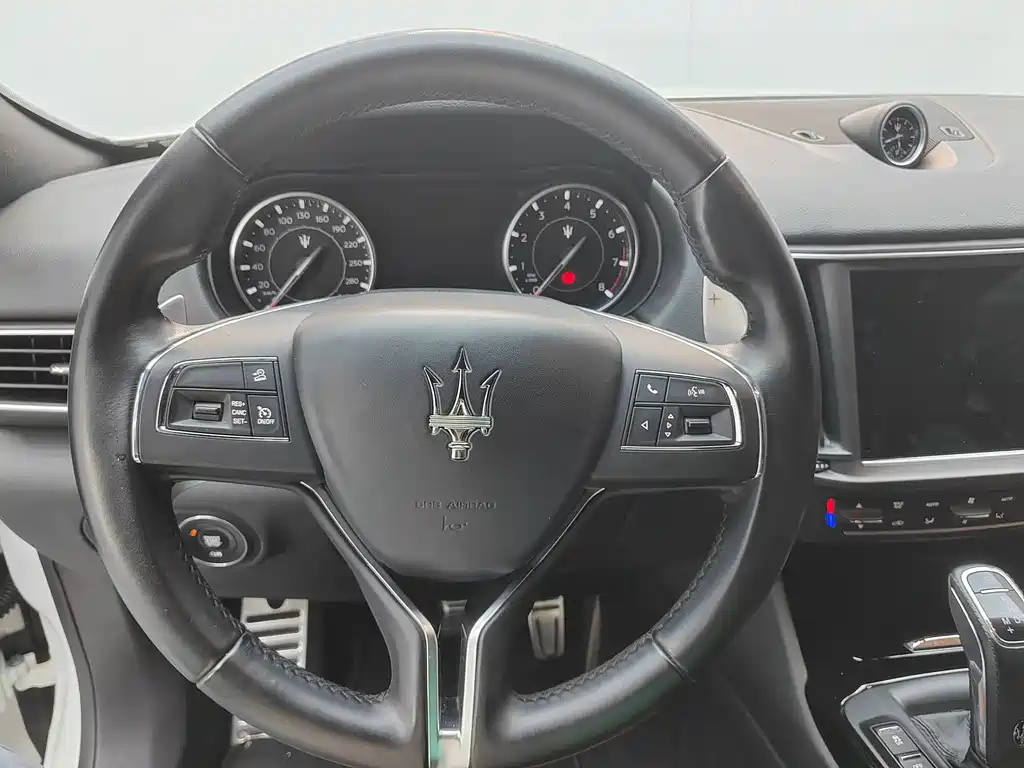 Maserati Levante 2022 — фото 7