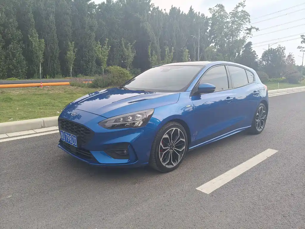 Ford Focus 2019 — фото 1