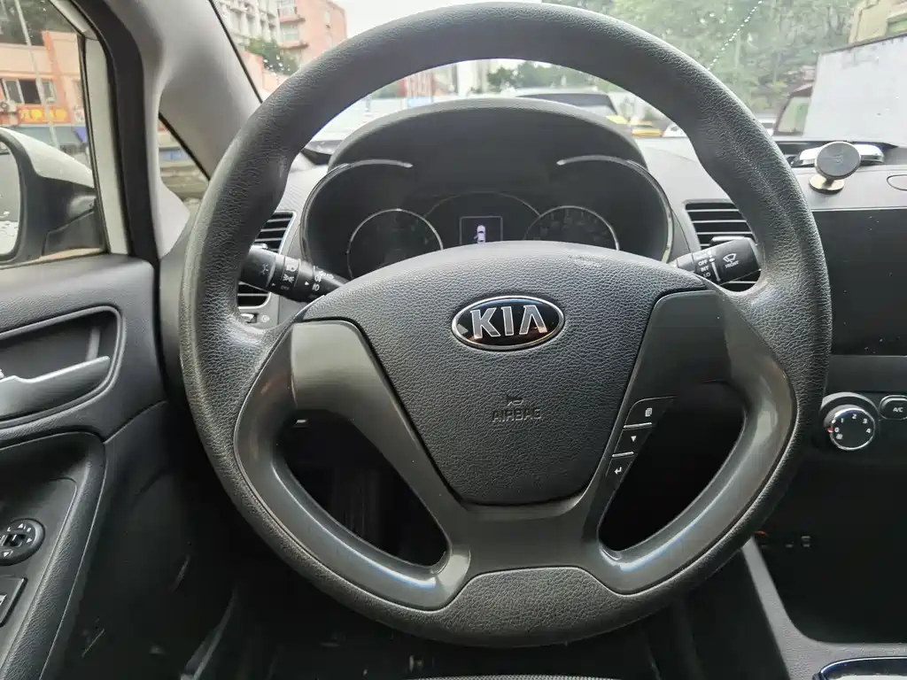 Kia K3 2017 — фото 14