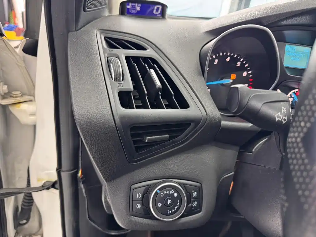 Ford Kuga 2016 — фото 24