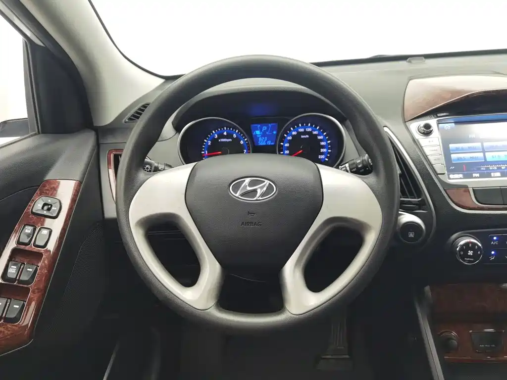 Hyundai ix35 2014 — фото 11
