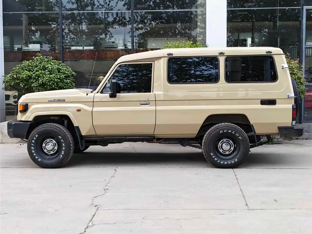 Toyota FJ Cruiser 2025 — фото 2