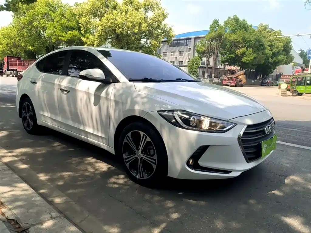 Hyundai Elantra 2019 — фото 4