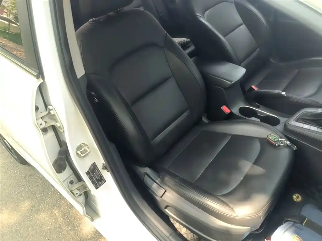 Hyundai Elantra 2019 — фото 25