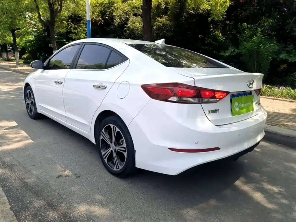 Hyundai Elantra 2019 — фото 5