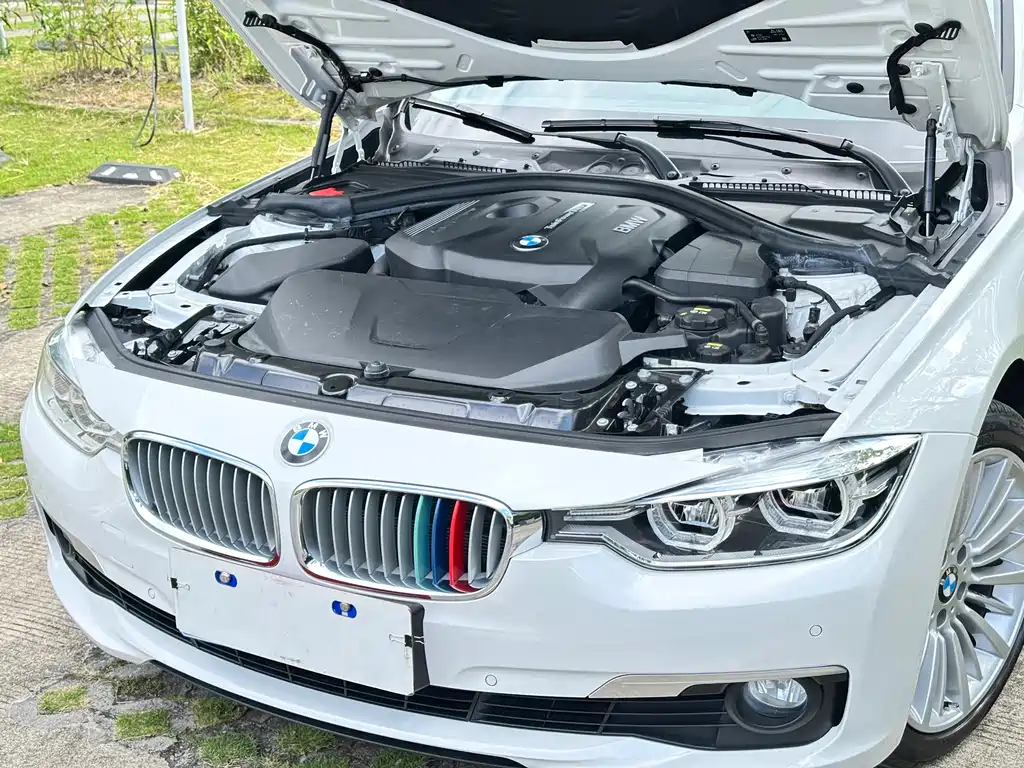 BMW 3 Series 2018 — фото 12