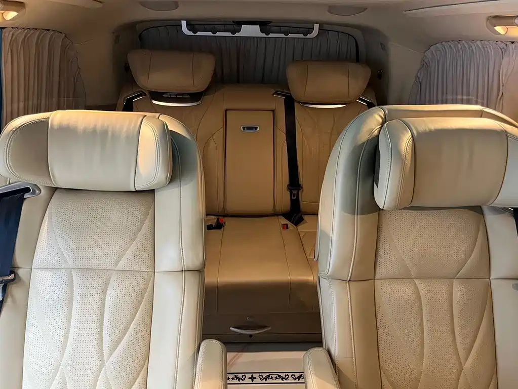 Mercedes-Benz V-Class 2022 — фото 13