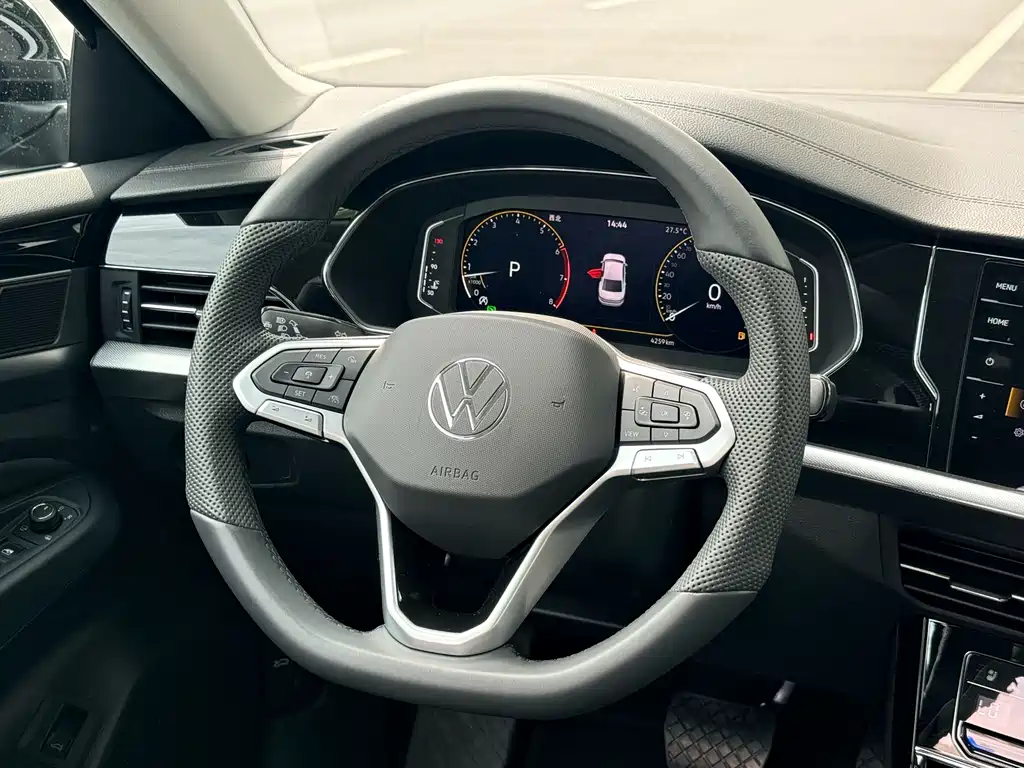 Volkswagen Passat 2024 — фото 13