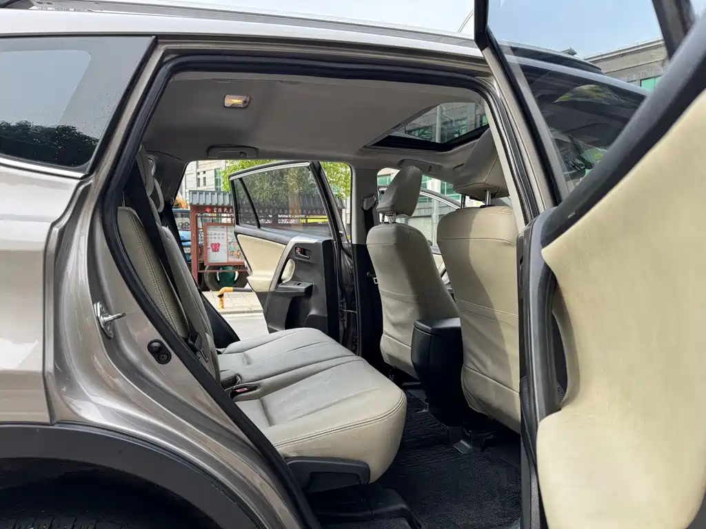 Toyota RAV4 2016 — фото 14