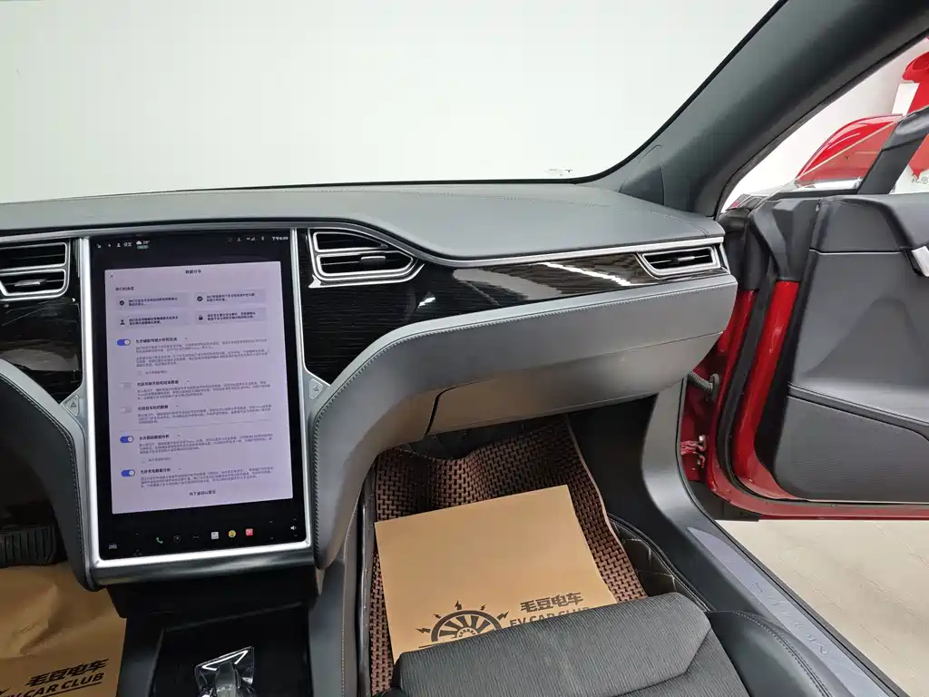 Tesla Model S 2017 — фото 17
