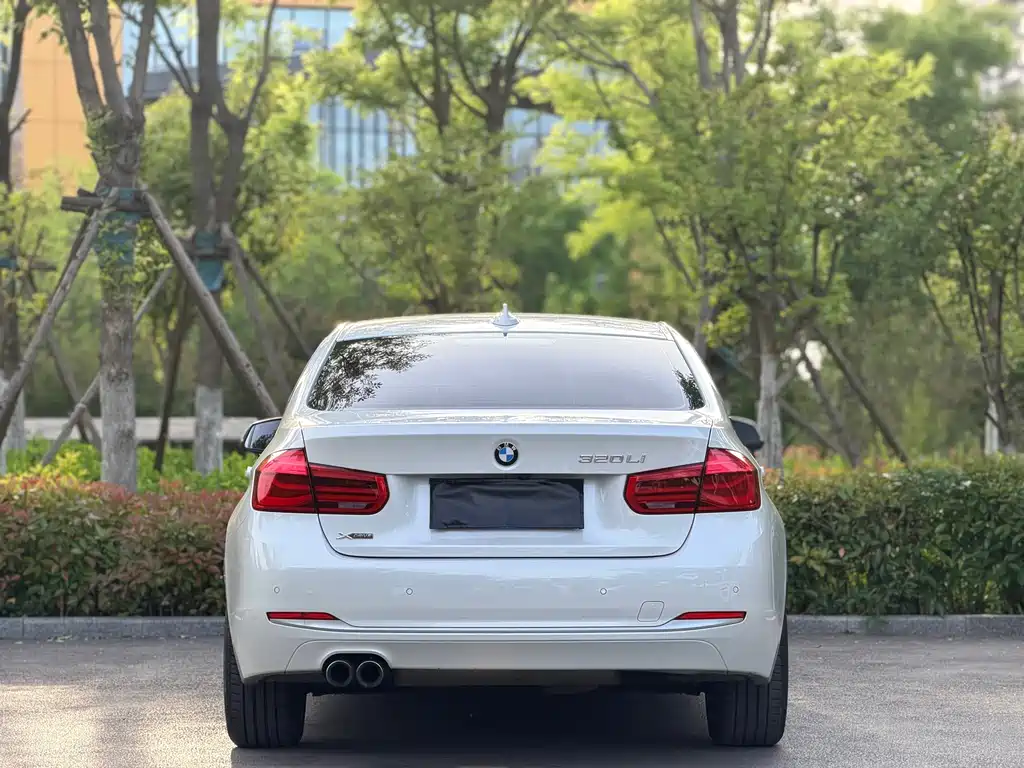 BMW 3 Series 2019 — фото 11