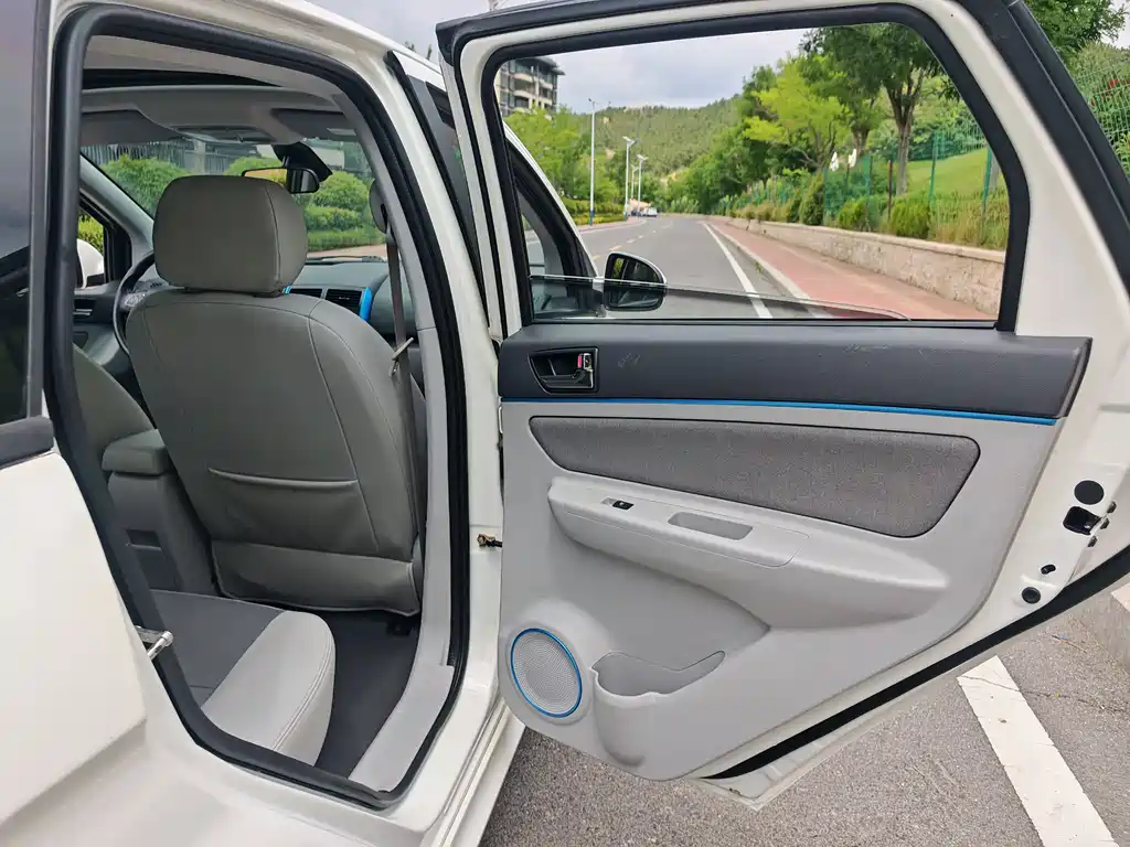 BAIC New Energy EV 2015 — фото 26