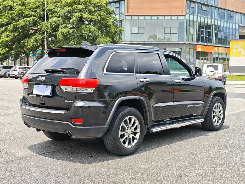 Jeep Grand Cherokee 2014 — фото 16
