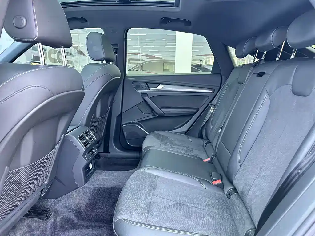Audi Q5L Sportback 2022 — фото 11