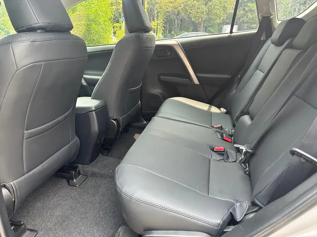 Toyota RAV4 2019 — фото 11