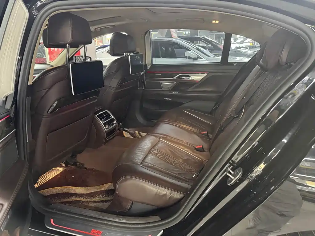 BMW 7 Series 2018 — фото 3