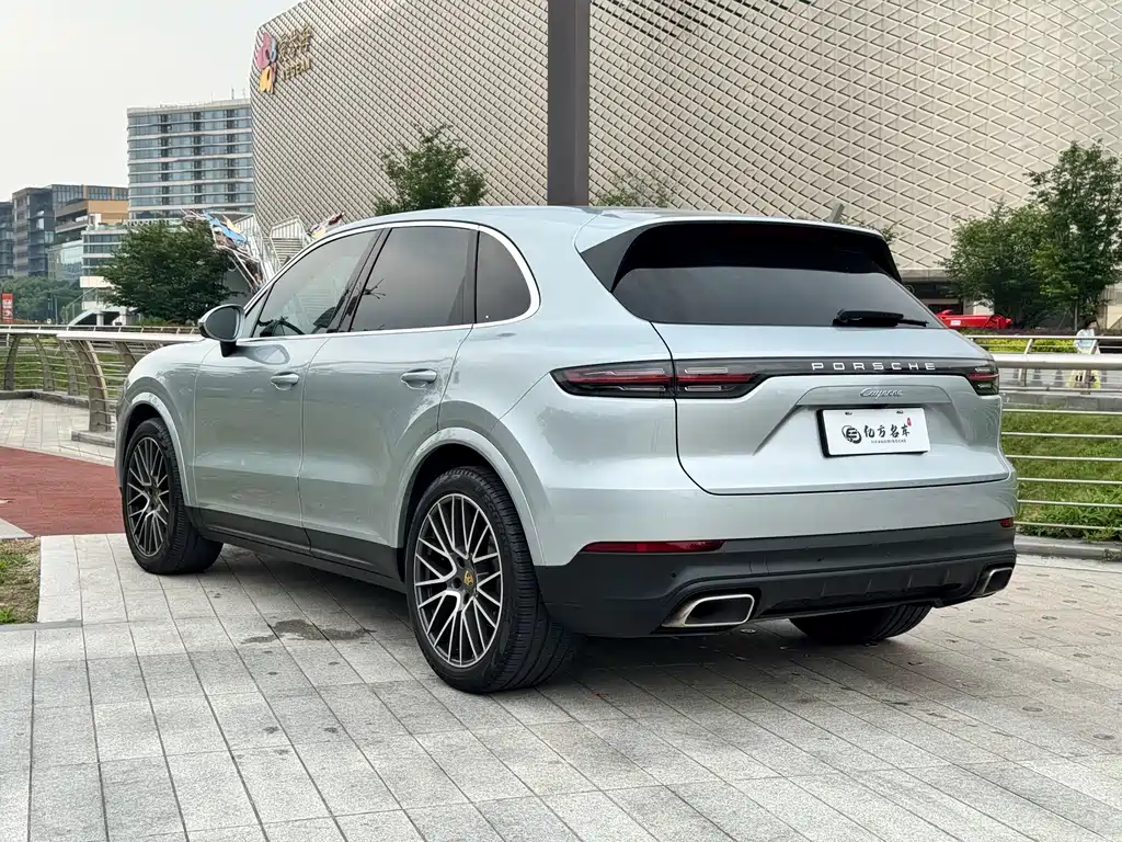 Porsche Cayenne 2020 — фото 11