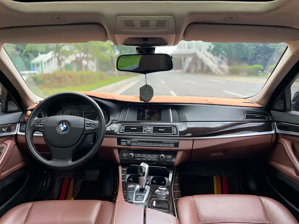 BMW 5 Series 2015 — фото 13