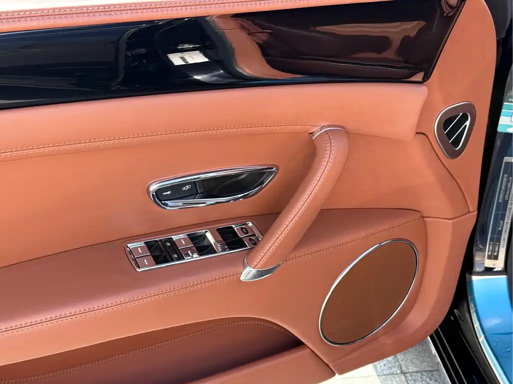 Bentley Flying Spur 2019 — фото 4