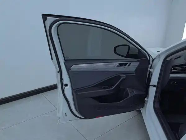 Volkswagen Sagitar 2022