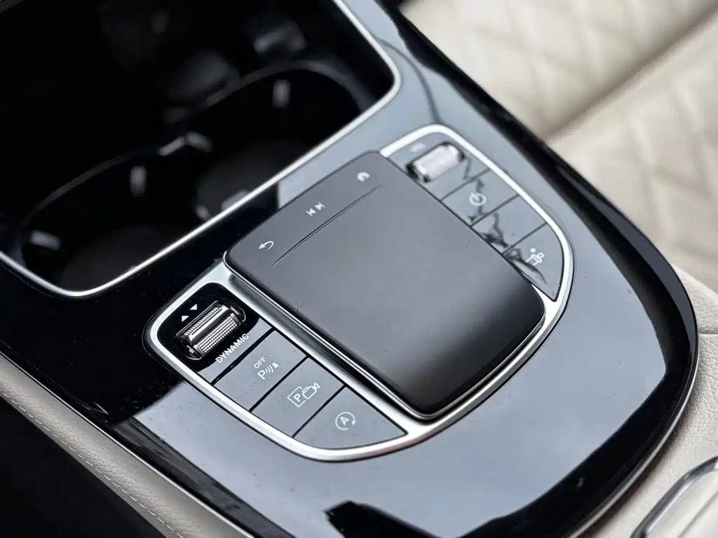 Mercedes-Benz E-Class 2021 — фото 19