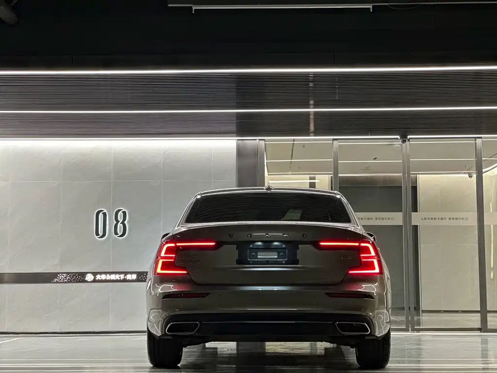 Volvo S60 2021 — фото 18