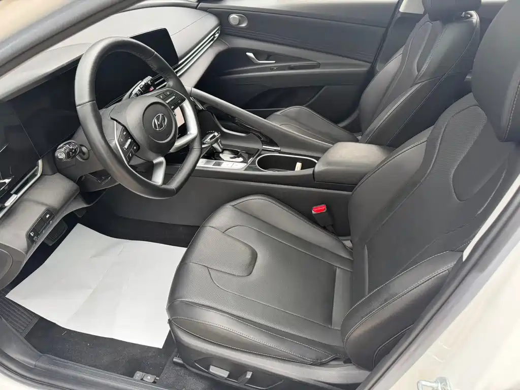 Hyundai Elantra 2022 — фото 10